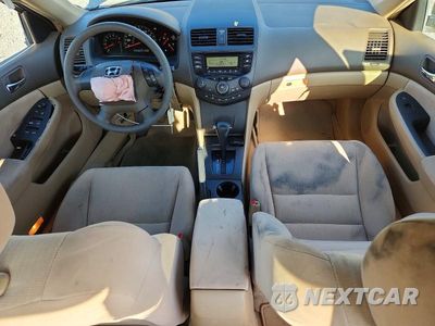 Zdjęcie 8 z 13 samochodu: 2005 HONDA ACCORD LX VIN:JHMCM56435C005934 - miniatura
