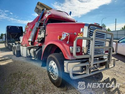 Czwarte zdjęcie samochodu z boku: 2005 FREIGHTLINER FLD132 SEMI TRUCK VIN:1FUJAPCK05DM12449 - miniatura