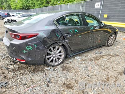 Trzecie zdjęcie samochodu z tyłu: 2022 MAZDA 3 SELECT VIN:JM1BPABL8N1506985 - miniatura