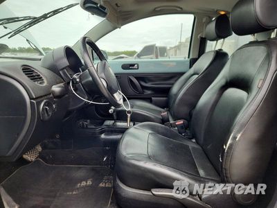 Zdjęcie 7 z 12 samochodu: 2010 VOLKSWAGEN NEW BEETLE VIN:3VWRG3AG2AM036784 - miniatura