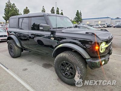 Czwarte zdjęcie samochodu z boku: 2023 FORD BRONCO BASE VIN:1FMEE5DPXPLA95649 - miniatura