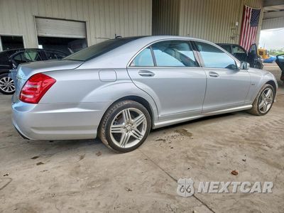 Trzecie zdjęcie samochodu z tyłu: 2012 MERCEDES-BENZ S 550 4MATIC VIN:WDDNG9EB2CA447644 - miniatura