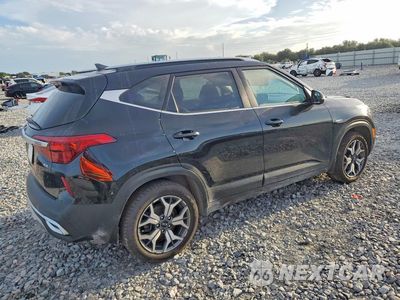 Trzecie zdjęcie samochodu z tyłu: 2021 KIA SELTOS EX VIN:KNDERCAA3M7176915 - miniatura