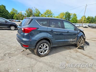 Trzecie zdjęcie samochodu z tyłu: 2019 FORD ESCAPE SE VIN:1FMCU9GD2KUB32456 - miniatura