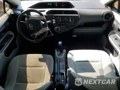 Zdjęcie 8 z 12 samochodu: 2013 TOYOTA PRIUS C ONE VIN:JTDKDTB3XD1543216 - miniatura