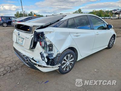 Trzecie zdjęcie samochodu z tyłu: 2017 TOYOTA PRIUS TWO VIN:JTDKBRFU2H3053410 - miniatura