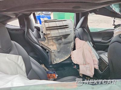 Zdjęcie 10 z 12 samochodu: 2026 TESLA MODEL X VIN:7SAXCBE68TF482501 - miniatura