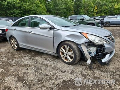 Czwarte zdjęcie samochodu z boku: 2013 HYUNDAI SONATA LIMITED VIN:5NPEC4AC1DH583197 - miniatura