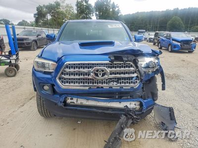 Piąte zdjęcie samochodu w środku: 2017 TOYOTA TACOMA TRD SPORT VIN:3TMCZ5AN7HM047089 - miniatura