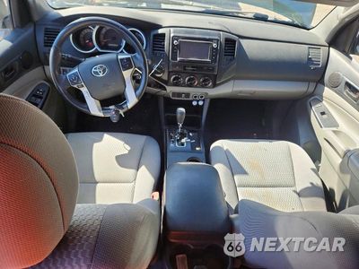 Zdjęcie 8 z 13 samochodu: 2015 TOYOTA TACOMA V6 VIN:5TFLU4EN1FX145674 - miniatura