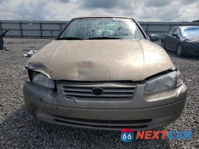 Piąte zdjęcie samochodu w środku: 1999 TOYOTA CAMRY LE VIN:JT2BG22KXX0298283 - miniatura