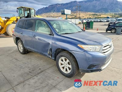 Czwarte zdjęcie samochodu z boku: 2011 TOYOTA HIGHLANDER BASE VIN:5TDBK3EHXBS041948 - miniatura