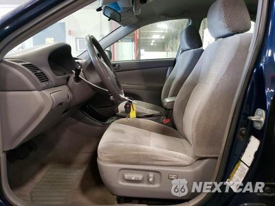 Zdjęcie 7 z 12 samochodu: 2004 TOYOTA CAMRY LE VIN:4T1BE32K04U291233 - miniatura