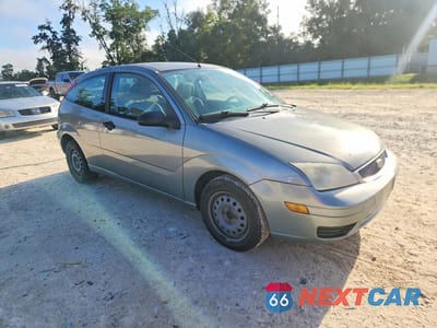 Czwarte zdjęcie samochodu z boku: 2005 FORD FOCUS ZX3 VIN:3FAHP31N15R125919 - miniatura