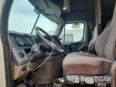 Zdjęcie 7 z 14 samochodu: 2019 FREIGHTLINER CASCADIA 125 SEMI TRUCK VIN:3AKJGLDR7KSKN8363 - miniatura
