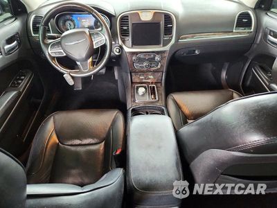 Zdjęcie 8 z 12 samochodu: 2019 CHRYSLER 300 LIMITED VIN:2C3CCAKG0KH569907 - miniatura