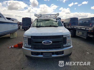 Piąte zdjęcie samochodu w środku: 2019 FORD F350 SUPER DUTY VIN:1FD8X3ETXKEG59255 - miniatura