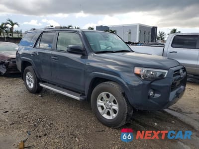 Czwarte zdjęcie samochodu z boku: 2024 TOYOTA 4RUNNER SR5 VIN:JTEEU5JR8R5312891 - miniatura