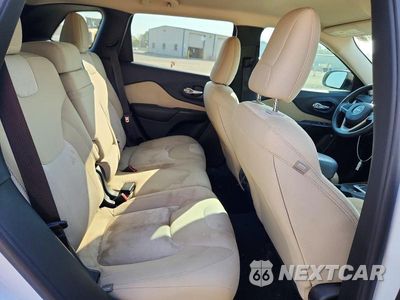 Zdjęcie 10 z 12 samochodu: 2016 JEEP CHER SPORT VIN:1C4PJLAB8GW217378 - miniatura