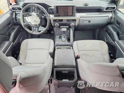 Zdjęcie 8 z 12 samochodu: 2025 TOYOTA TACOMA SR5 VIN:3TMKB5FN9SM044727 - miniatura