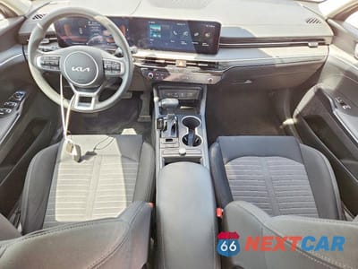 Zdjęcie 8 z 13 samochodu: 2026 KIA K5 LXS VIN:KNAG24J74T5429657 - miniatura