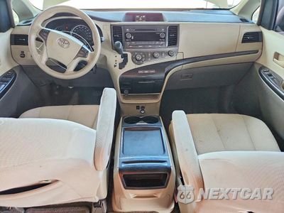 Zdjęcie 8 z 13 samochodu: 2011 TOYOTA SIENNA LE VIN:5TDKK3DC0BS041530 - miniatura