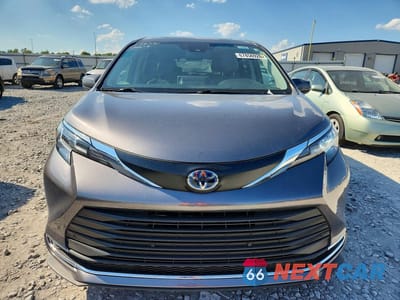 Piąte zdjęcie samochodu w środku: 2023 TOYOTA SIENNA XLE VIN:5TDYRKEC7PS158057 - miniatura