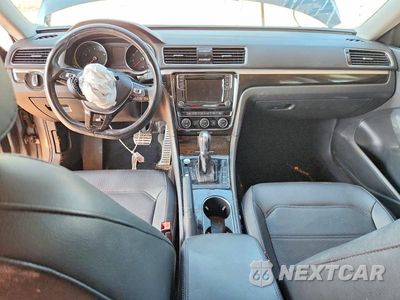 Zdjęcie 8 z 13 samochodu: 2019 VOLKSWAGEN PASSAT SE R-LINE VIN:1VWMA7A36KC010384 - miniatura