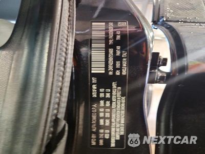 Zdjęcie 12 z 12 samochodu: 2017 ALFA ROMEO GIULIA TI Q4 VIN:ZARFAEEN5H7534905 - miniatura