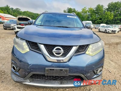 Piąte zdjęcie samochodu w środku: 2015 NISSAN ROGUE SV VIN:5N1AT2MV4FC782660 - miniatura