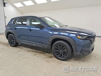 Czwarte zdjęcie samochodu z boku: 2025 MAZDA CX-50 PREFERRED VIN:7MMVABBM4SN344421 - miniatura