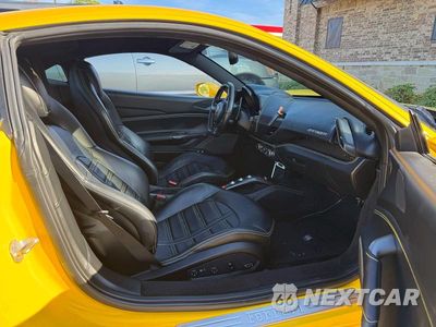 Piąte zdjęcie samochodu w środku: 2017 FERRARI 488 GTB VIN:ZFF79ALA1H0224115 - miniatura