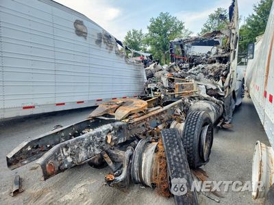 Trzecie zdjęcie samochodu z tyłu: 2022 KENWORTH T680 SEMI TRUCK VIN:1XKYDP9X7NJ133280 - miniatura