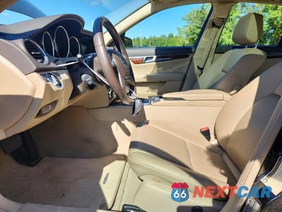 Zdjęcie 7 z 12 samochodu: 2012 MERCEDES-BENZ C 250 VIN:WDDGF4HB5CR216667 - miniatura