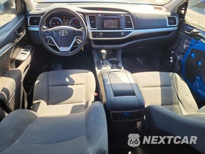 Zdjęcie 8 z 14 samochodu: 2018 TOYOTA HIGHLANDER LE VIN:5TDBZRFH4JS876844 - miniatura