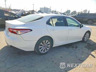 Trzecie zdjęcie samochodu z tyłu: 2018 TOYOTA CAMRY LE VIN:4T1B11HK9JU579707 - miniatura