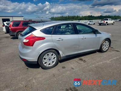 Trzecie zdjęcie samochodu z tyłu: 2012 FORD FOCUS SE VIN:1FAHP3K22CL149324 - miniatura