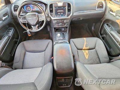 Zdjęcie 8 z 12 samochodu: 2018 CHRYSLER 300 TOURING VIN:2C3CCAAG5JH294101 - miniatura