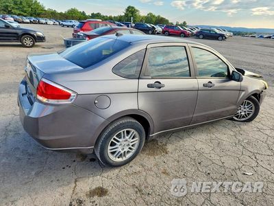 Trzecie zdjęcie samochodu z tyłu: 2011 FORD FOCUS SE VIN:1FAHP3FN2BW110685 - miniatura