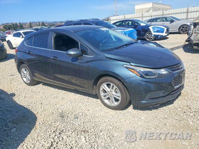 Czwarte zdjęcie samochodu z boku: 2018 CHEVROLET CRUZE LT VIN:3G1BE6SM2JS650108 - miniatura