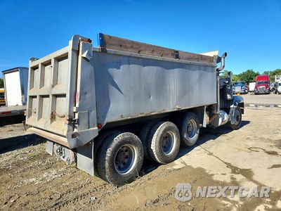 Trzecie zdjęcie samochodu z tyłu: 2000 MACK RD688S DUMP TRUCK VIN:1M2P324C9YM054709 - miniatura