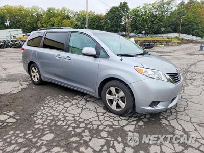 Czwarte zdjęcie samochodu z boku: 2011 TOYOTA SIENNA LE VIN:5TDKK3DC8BS132450 - miniatura