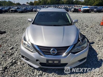 Piąte zdjęcie samochodu w środku: 2017 NISSAN ALTIMA 2.5 S VIN:1N4AL3AP2HC154976 - miniatura