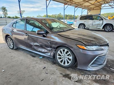 Czwarte zdjęcie samochodu z boku: 2022 TOYOTA CAMRY LE VIN:4T1C11AK7NU676425 - miniatura