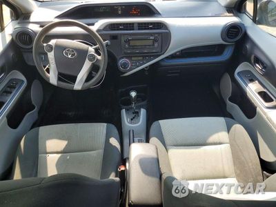 Zdjęcie 8 z 13 samochodu: 2012 TOYOTA PRIUS C TWO VIN:JTDKDTB34C1024287 - miniatura