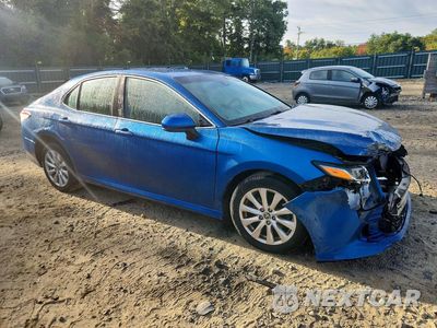Czwarte zdjęcie samochodu z boku: 2020 TOYOTA CAMRY LE VIN:4T1C11BK8LU010833 - miniatura