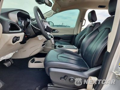 Zdjęcie 7 z 13 samochodu: 2024 CHRYSLER PACIFICA TOURING L VIN:2C4RC1BG0RR148876 - miniatura