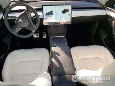 Zdjęcie 8 z 12 samochodu: 2025 TESLA MODEL Y VIN:7SAYGDEF5SF270982 - miniatura