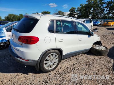 Trzecie zdjęcie samochodu z tyłu: 2016 VOLKSWAGEN TIGUAN S VIN:WVGBV7AX5GW528697 - miniatura
