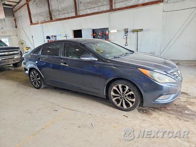 Czwarte zdjęcie samochodu z boku: 2013 HYUNDAI SONATA LIMITED 2.0T VIN:5NPEC4AB1DH587449 - miniatura